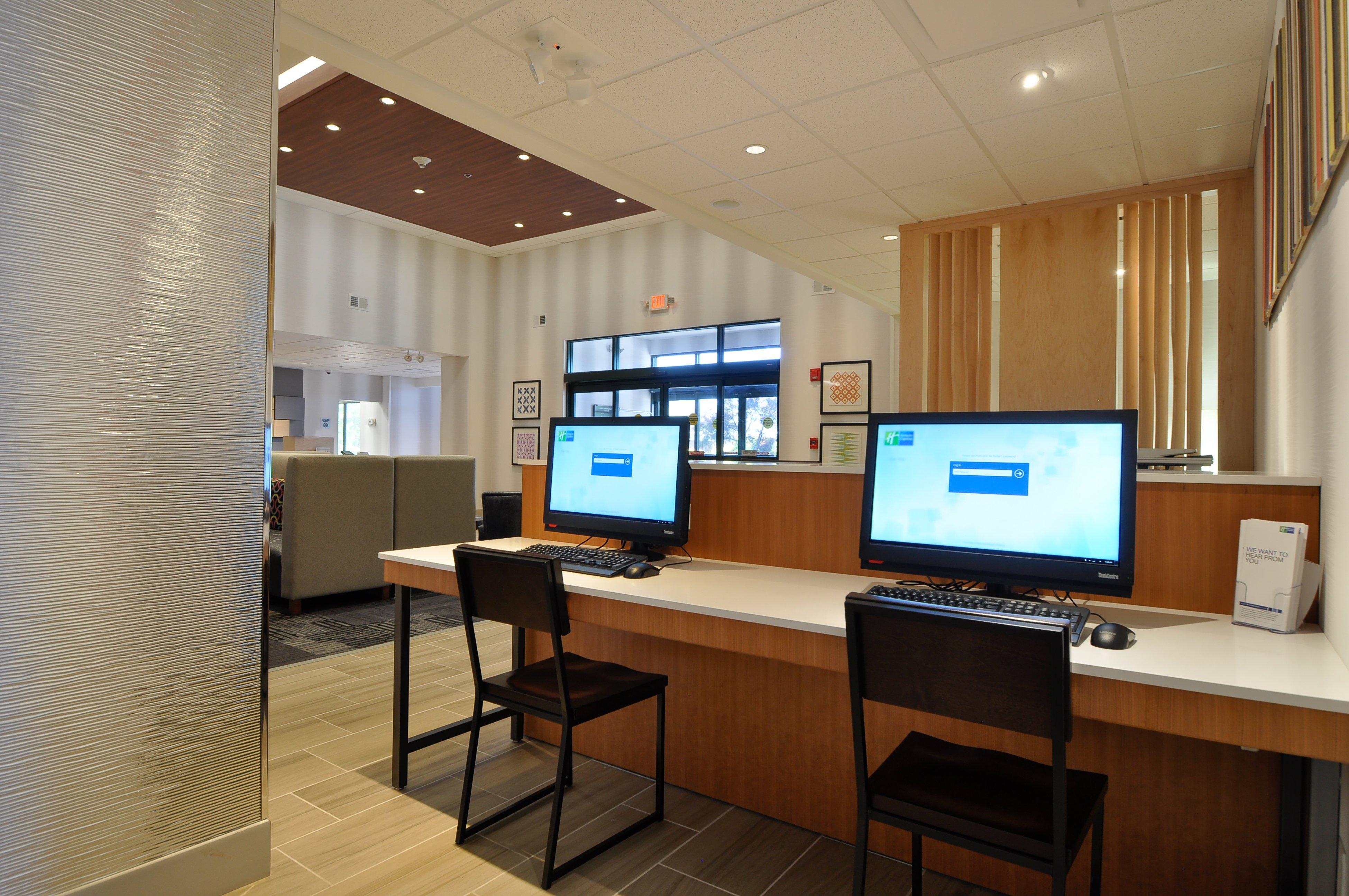 Wingate By Wyndham Stafford/Quantico Hotel Bagian luar foto